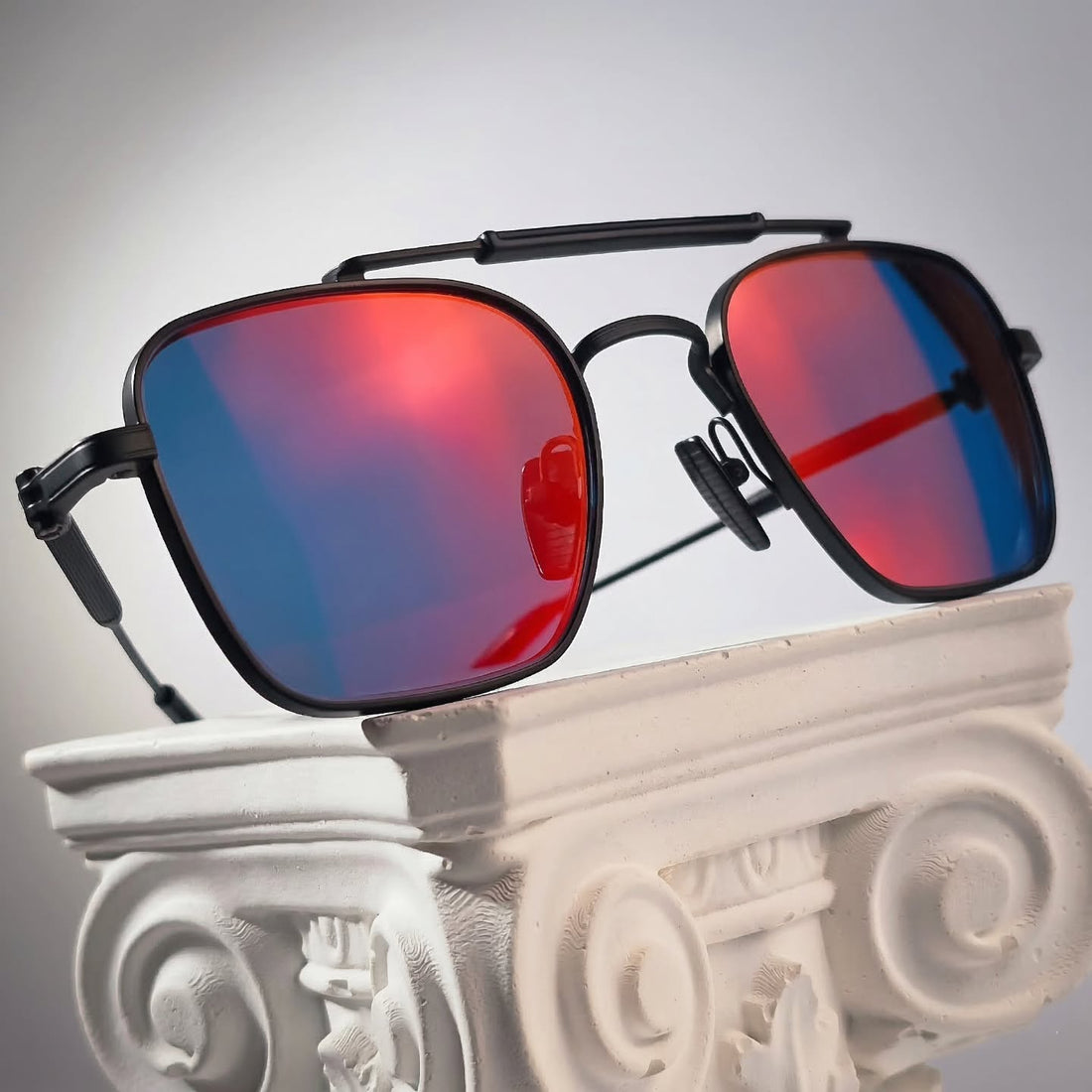 Akoni Europa featuring bespoke prescription lenses with a red flash mirror, blue gradient tint and Marma Dinamica photochromic lens design.